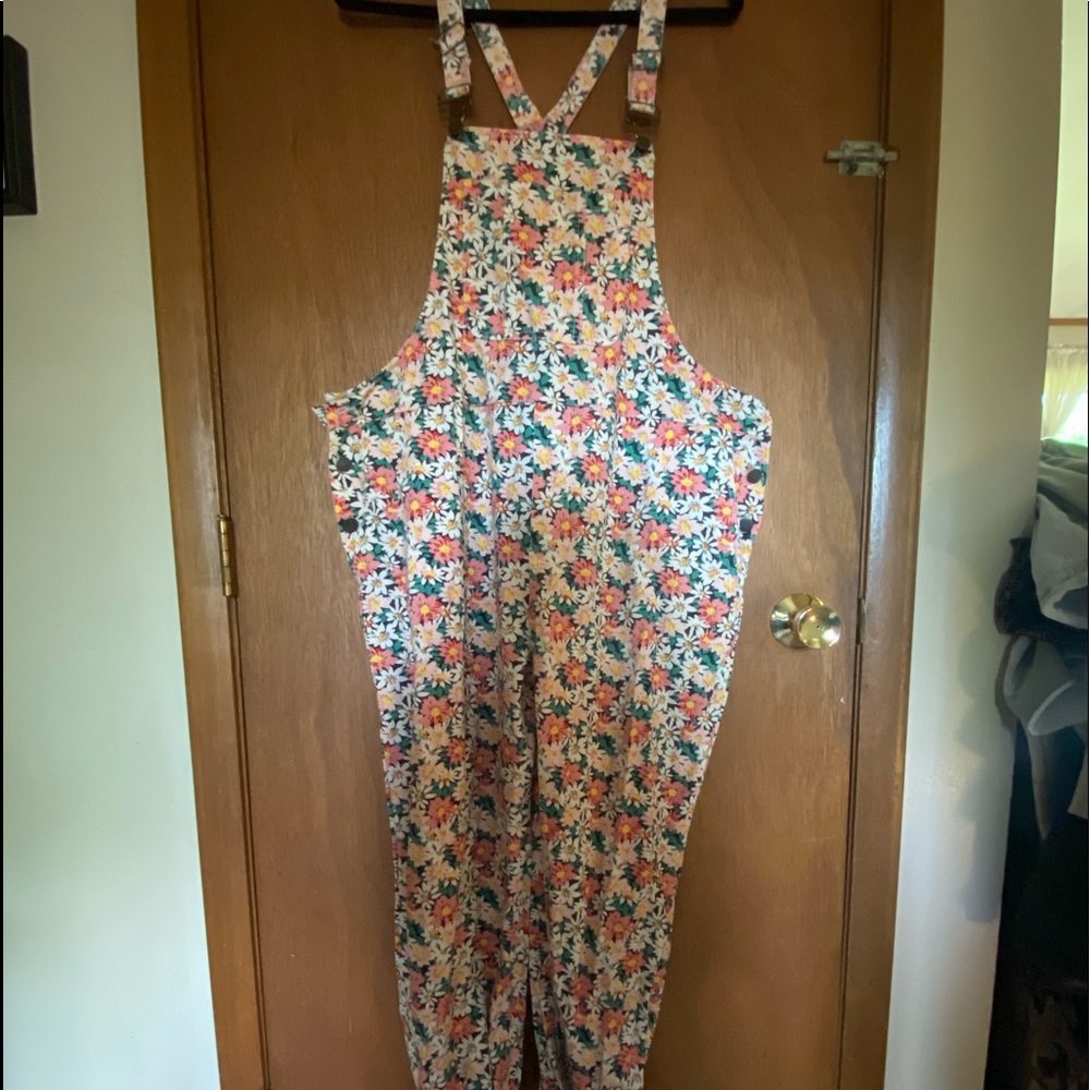 Boutique Floral Overalls🌺🌸🌷🌼🌻